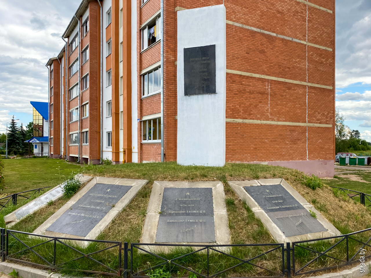 Памятник в честь партизанских бригад, Россоны, Россонский район, Витебская область