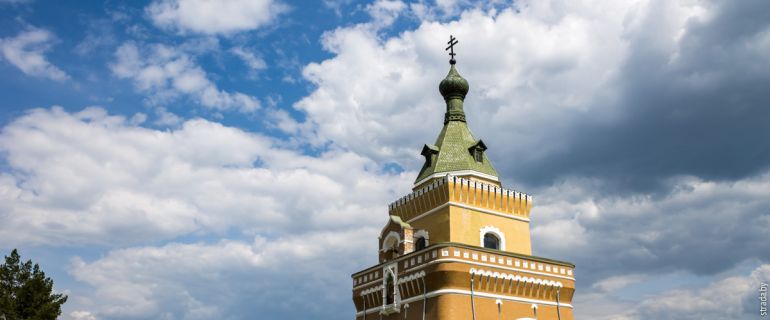 Лесная: мемориальная часовня и памятник в честь победы русских войск