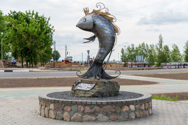 Скульптура «Золотая рыбка»