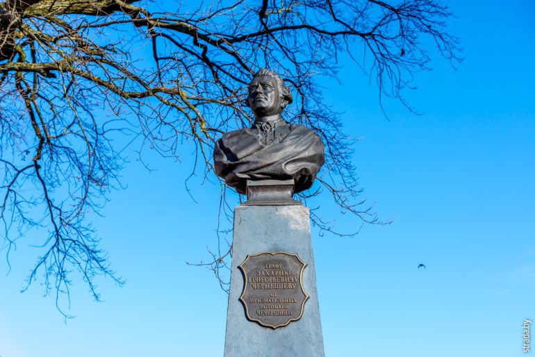 Памятник Захарию Григорьевичу Чернышеву